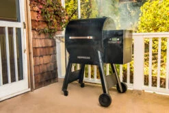 Traeger Ironwood 650 With WiFIRE Controller -Outdoor Grill Shop Ironwood 650 Lifestyle 01 87942.1646132805