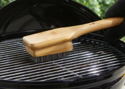 Weber® 30 Cm Bamboo Grill Brush 7 Weber® 30 Cm Bamboo Grill Brush -Outdoor Grill Shop Weber 30 cm Bamboo Grill brush in use 99432.1685262042