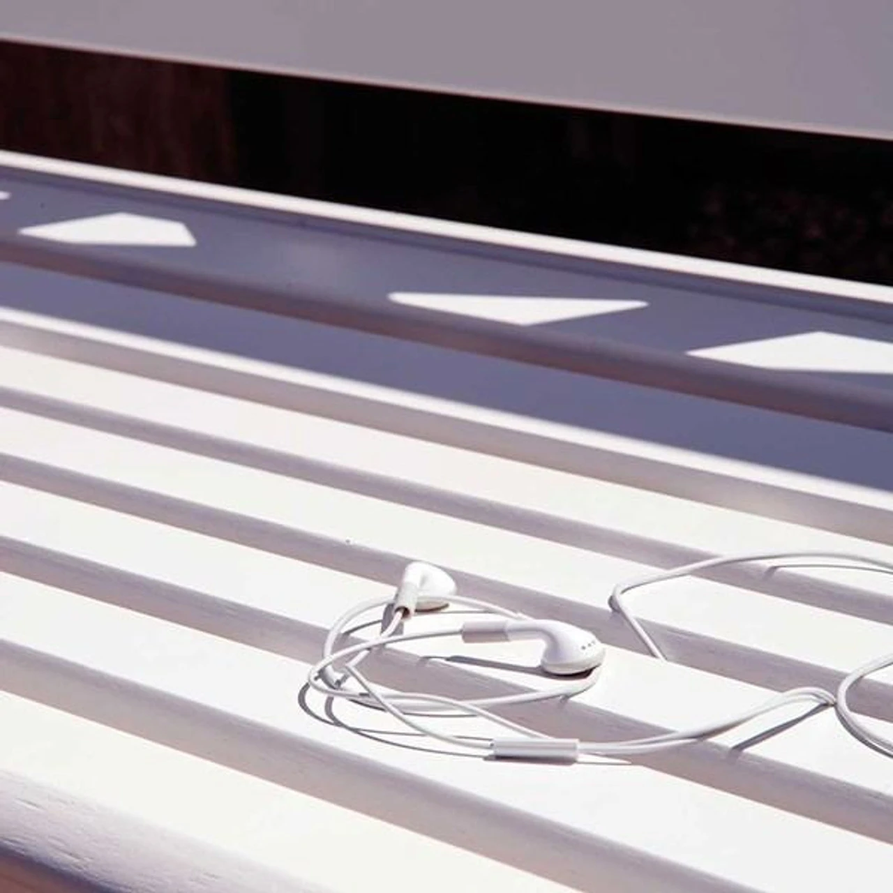 Alexander Rose New England Broadfield Garden Bench 5ft - Image 3