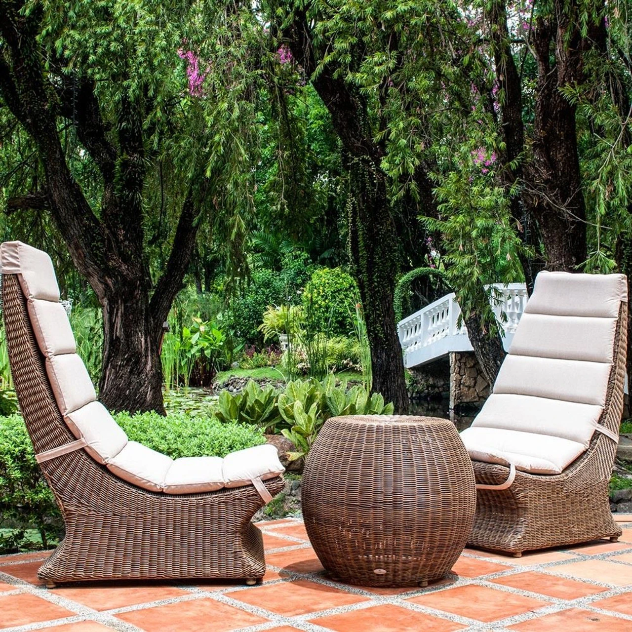 Alexander Rose San Marino Rattan Lazy Chair With Cushion - Image 3