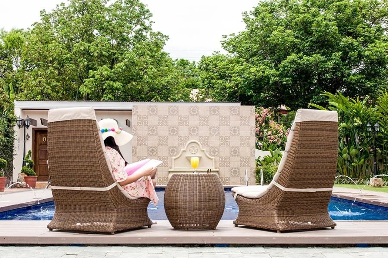 Alexander Rose San Marino Rattan Lazy Chair With Cushion - Image 2